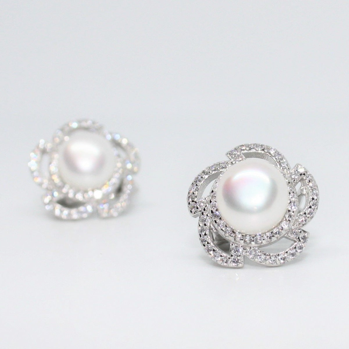 Boucles Vintage Anastasie ◾ Argent, perles d'eau douce et pierres blanches naturelles