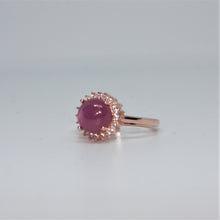 Load the image in the gallery,Bague Pandore ◾ Vermeil rose, rubis cabochon et pierres blanches naturelles
