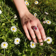 Load the image in the gallery,Bague Aphrodite ◾ Important rubis et pierres blanches naturelles
