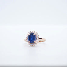 Load the image in the gallery,Bague Athéna ◾ Cyanite taille ovale, pierres blanches naturelles et vermeil rose
